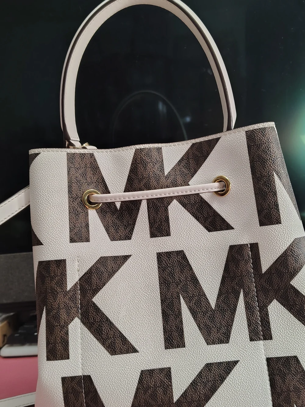 Michael Kors White & Brown Logo Drawstring Bucket Bag
